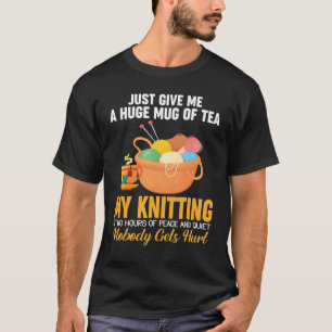 Camiseta Apenas Me Dê Uma Enorme Caneca De Chá Tricô Tric