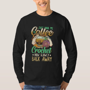 Camiseta Apenas Me Passe Meu Café Me Passe Meu Crochet Engr