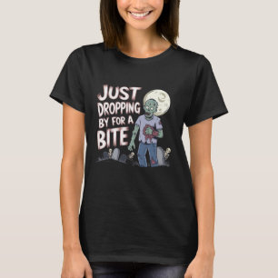 Camiseta Apenas Passando Por Um Zombie Halloween