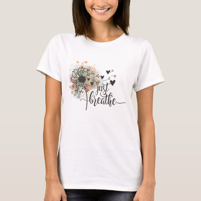 Camiseta Apenas Respire Dente-de-Leão com Corações Yoga (Frente)