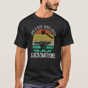 Camiseta Apenas Um Menino Que Ama A Forra Do Blacksmith