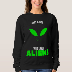 Camiseta Apenas um menino que ama alienígenas planetas cria