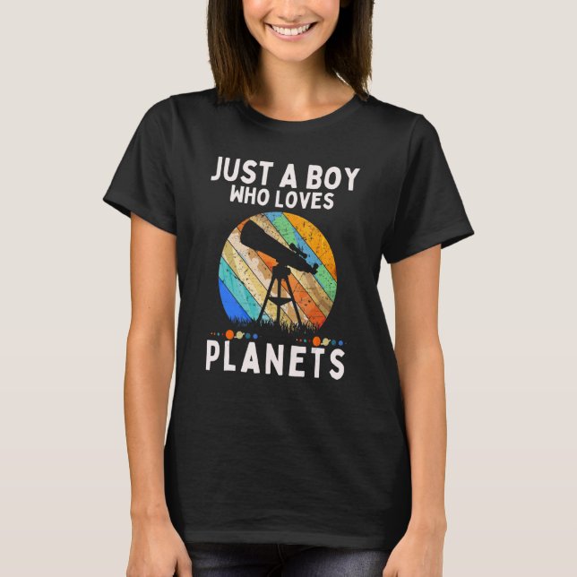 Camiseta Apenas Um Menino Que Ama Planetas E Espaço Solar D (Frente)