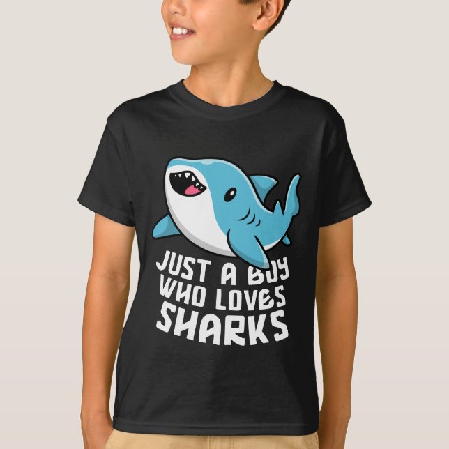 Camiseta Apenas Um Menino Que Ama Tubarões (Frente)