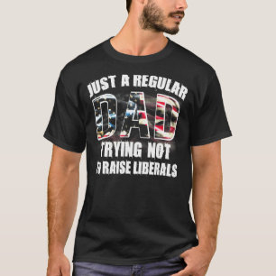 Camiseta Apenas Um Pai Normal Tentando Não Criar Liberais