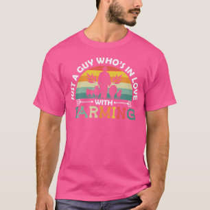 Camiseta Apenas Uma Cara Que Está Apaixonada Pela Agricultu