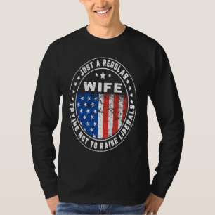 Camiseta Apenas Uma Esposa Regular Levanta Liberais EUA Ban