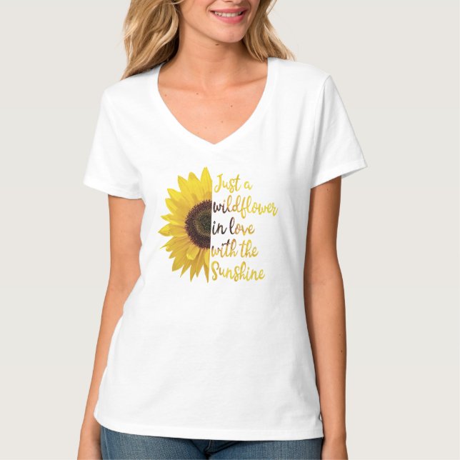 Camiseta Apenas Uma Flor Selvagem Apaixonada Pelo Sol (Frente)