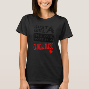 Camiseta Apenas Uma Garota Apaixonada Por Uma Enfermeira Cl