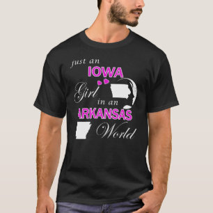 Camiseta Apenas uma garota de Iowa em um mundo de Arkansas