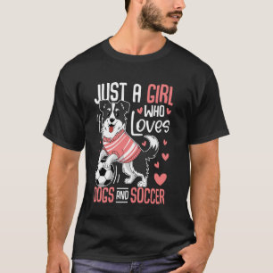 Camiseta Apenas Uma Garota Que Ama Cachorros E Futebol Aman