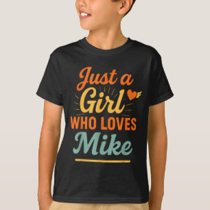 Camiseta Apenas Uma Garota Que Ama Mike Nome Retro Design