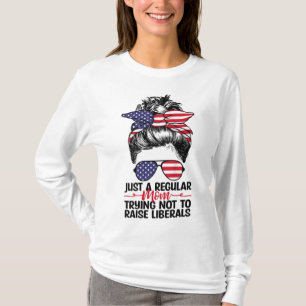 Camiseta Apenas Uma Mãe Normal Tentando Não Criar Liberais