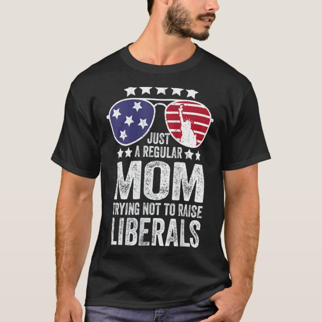 Camiseta Apenas Uma Mãe Normal Tentando Não Levantar Libera (Frente)