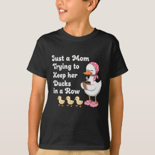 Camiseta Apenas uma mãe tentando manter seus patos em fila