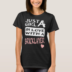 Camiseta Apenas Uma Menina Apaixonada Por Um Camador De Bri