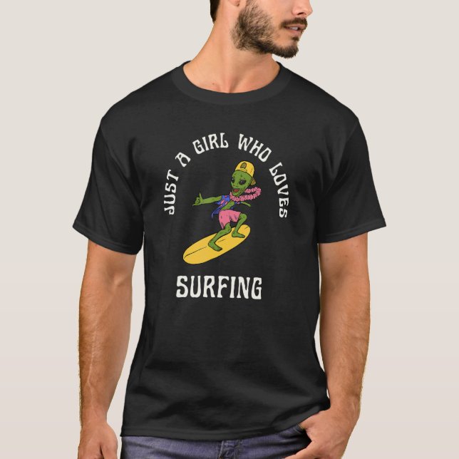 Camiseta Apenas Uma Menina Que Adora Alienígena De Surfe E  (Frente)