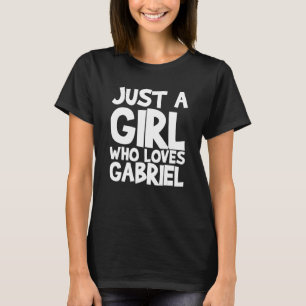Camiseta Apenas Uma Menina Que Ama Gabriel