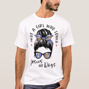 Camiseta Apenas Uma Menina Que Ama Jesus E Cachorros Dotado
