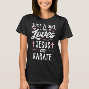 Camiseta Apenas Uma Menina Que Ama Jesus E Karate Dando Mul