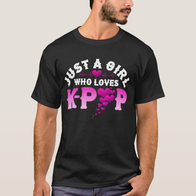 Camiseta Apenas Uma Menina Que Ama KPop De Coração Dedo K-P (Frente)