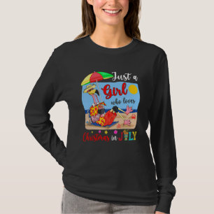 Camiseta Apenas Uma Menina Que Ama O Natal Em Julho Flaming