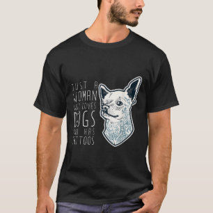 Camiseta Apenas Uma Mulher Que Ama Cachorros E Tem Tatuagen