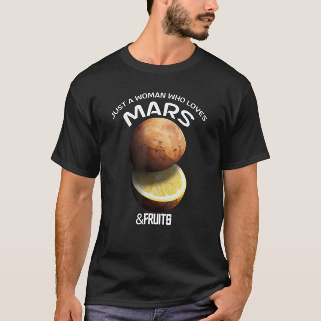 Camiseta Apenas Uma Mulher Que Ama Marte E Frutas Para O As (Frente)