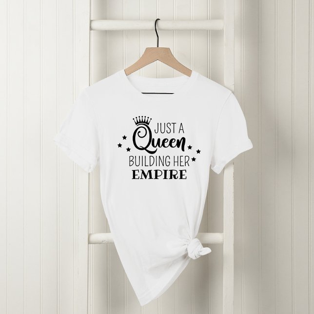 Camiseta Apenas uma rainha construindo sua citação negra (Criador carregado)