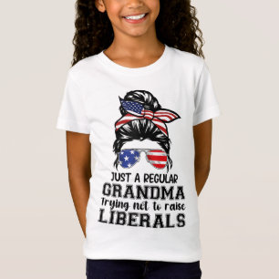 Camiseta Apenas uma vovó normal tentando não levantar lib