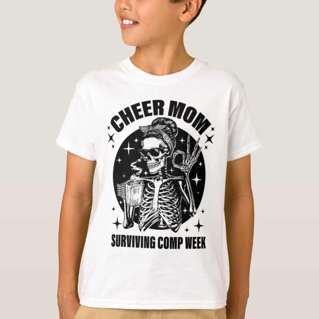 Camiseta Aplaudir Mãe Sobrevivendo ao Fim de Semana de Comp (Frente)