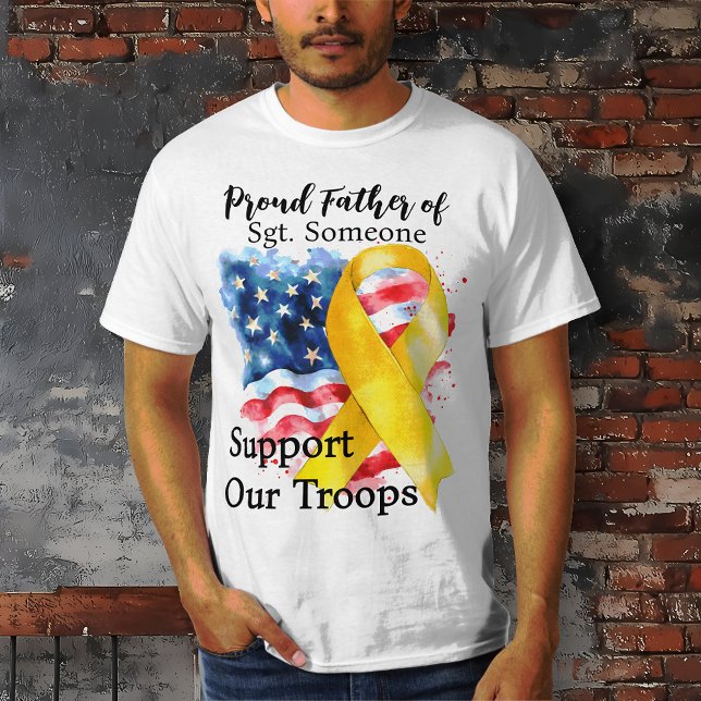 Camiseta Apoie a Fita de Sensibilização Amarela das Nossas  (Support the Troops.  Proud Father of... Men's T-shirt. US Flag. Yellow awareness ribbon.)