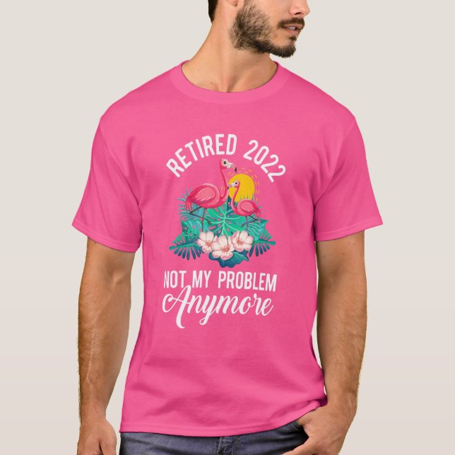 Camiseta Aposentado em 2022, Figurino Flamingo Floral (Frente)