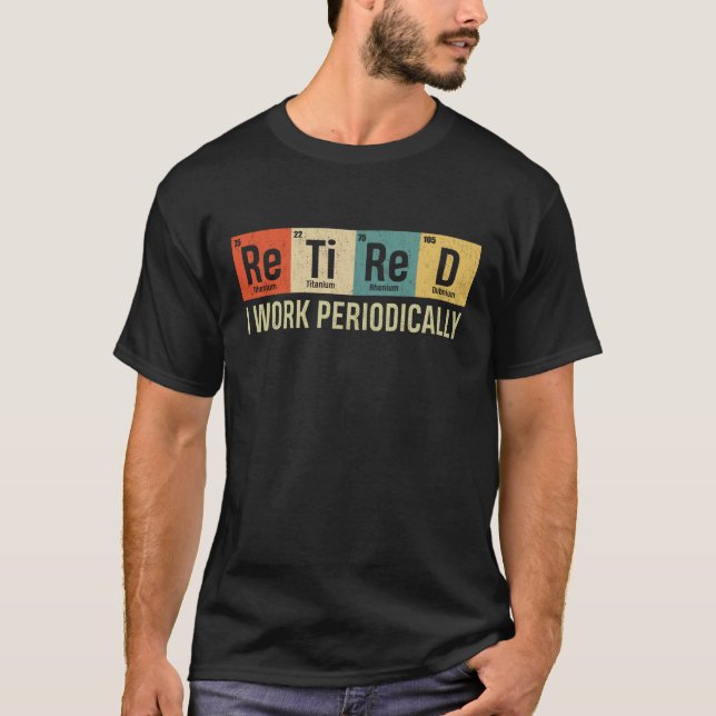 Camiseta Aposentado Eu Trabalho Periodicamente Aposentação  (Frente)