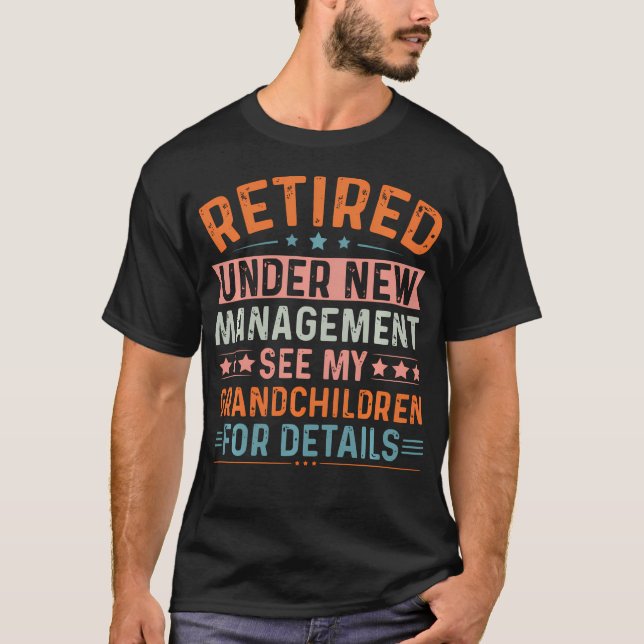 Camiseta Aposentado Sob Nova Gestão Vejo Meus Netos (Frente)