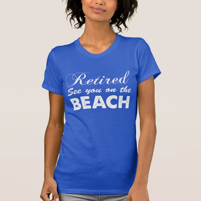 Camiseta Aposentado Vejo Você Na Praia (NO ESCURO) (Frente)