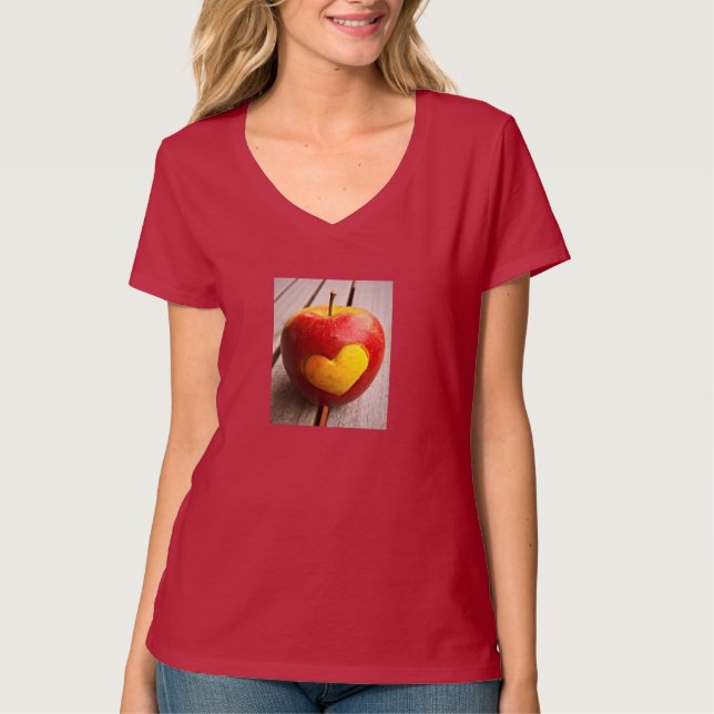 Camiseta "Apple Love" Foto Bela. Comprar Agora (Frente)
