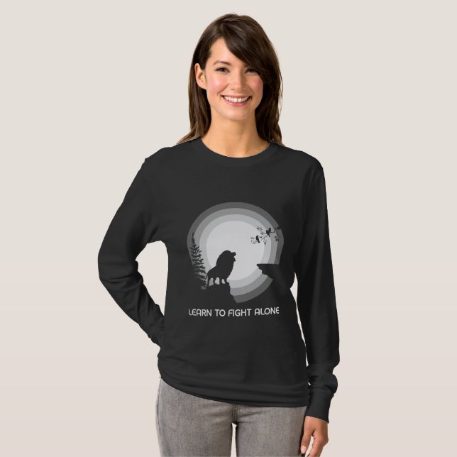 Camiseta Aprenda a Lutar Só – Leão sob a Claridade Lunar (Frente Completa)