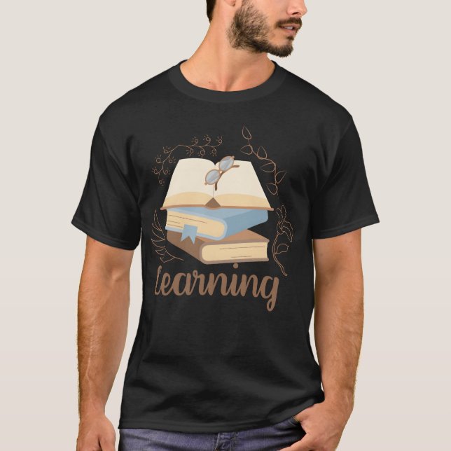 Camiseta Aprendizado tet com pilha de livros e óculos vi (Frente)