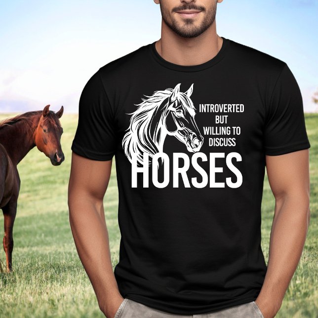 Camiseta Apresentado mas disposto a discutir cavalos engraç (Introverted but willing to discuss horses funny man T-Shirt)