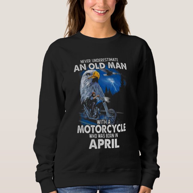 Camiseta April Nunca Subestima Um Velho Com Um Motorista (Frente)