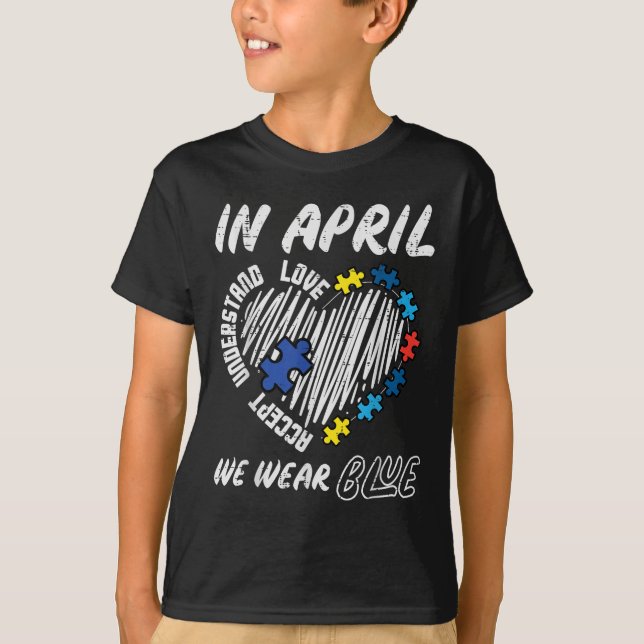 Camiseta April Vestimos o conceito azul Compreender o amor  (Frente)