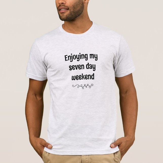 Camiseta Aproveitando meu fim de semana de sete dias (Frente)