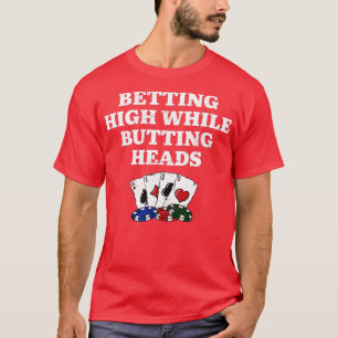 Camiseta Aproximando-se enquanto Apontava Cabeças Poker Cas