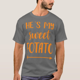 Camiseta Aqui está minha batata doce para combinar casal th