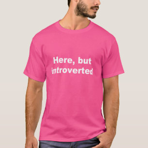 Camiseta Aqui, mas engraçado introvertido