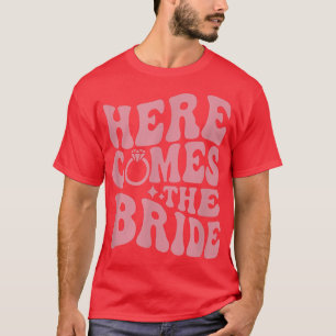 Camiseta Aqui vem a festa. Aí vem a noiva Groovy B