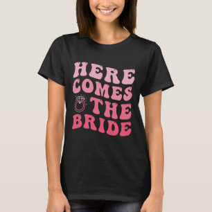 Camiseta Aqui Vem A Noiva Casada Ring Bearer Groovy