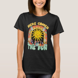 Camiseta Aqui Vem a Noiva Divertida Retro 70s Despedida de