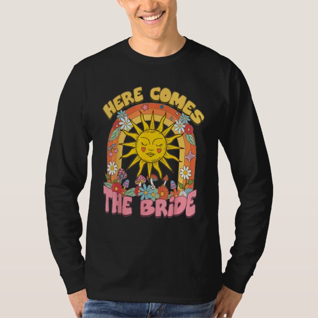 Camiseta Aqui vem a Noiva Groovy Retro Anos 70 Despedida de (Frente)